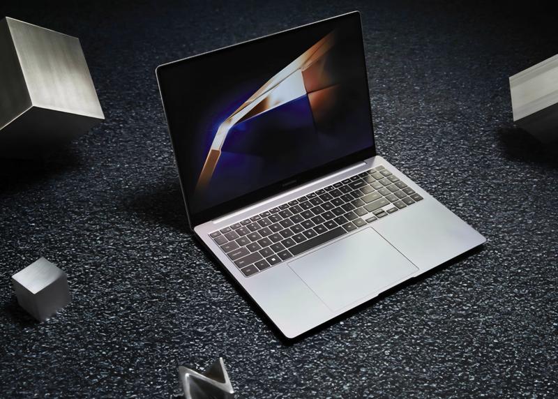 Samsung - Galaxy Book4 Ultra (2025)