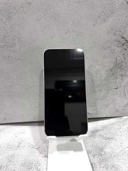 iPhone 13 128 Go Blanc – Quasi neuf (batterie 81 %, fissure sur l’écran)